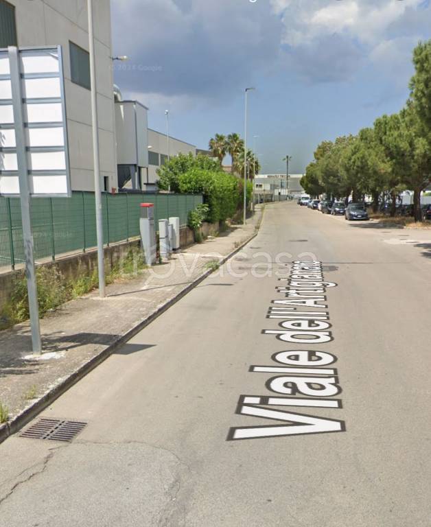 locale commerciale in vendita a Modugno