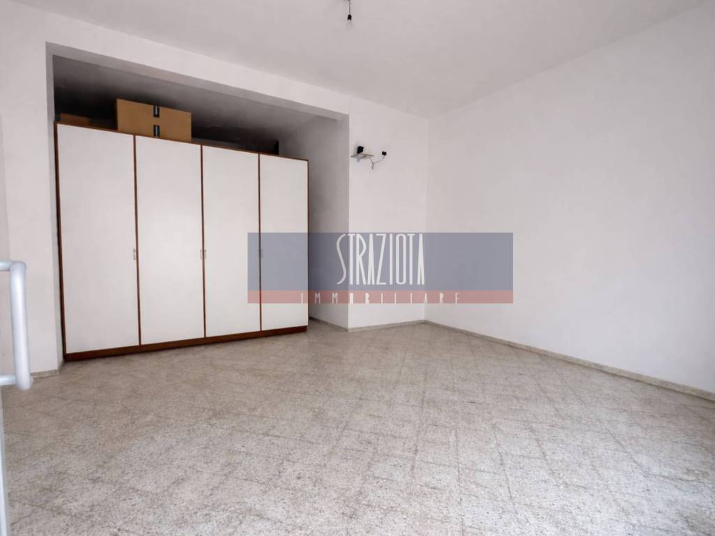 locale commerciale in vendita a Modugno