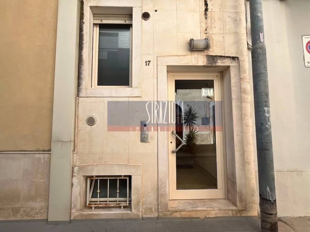 locale commerciale in vendita a Modugno