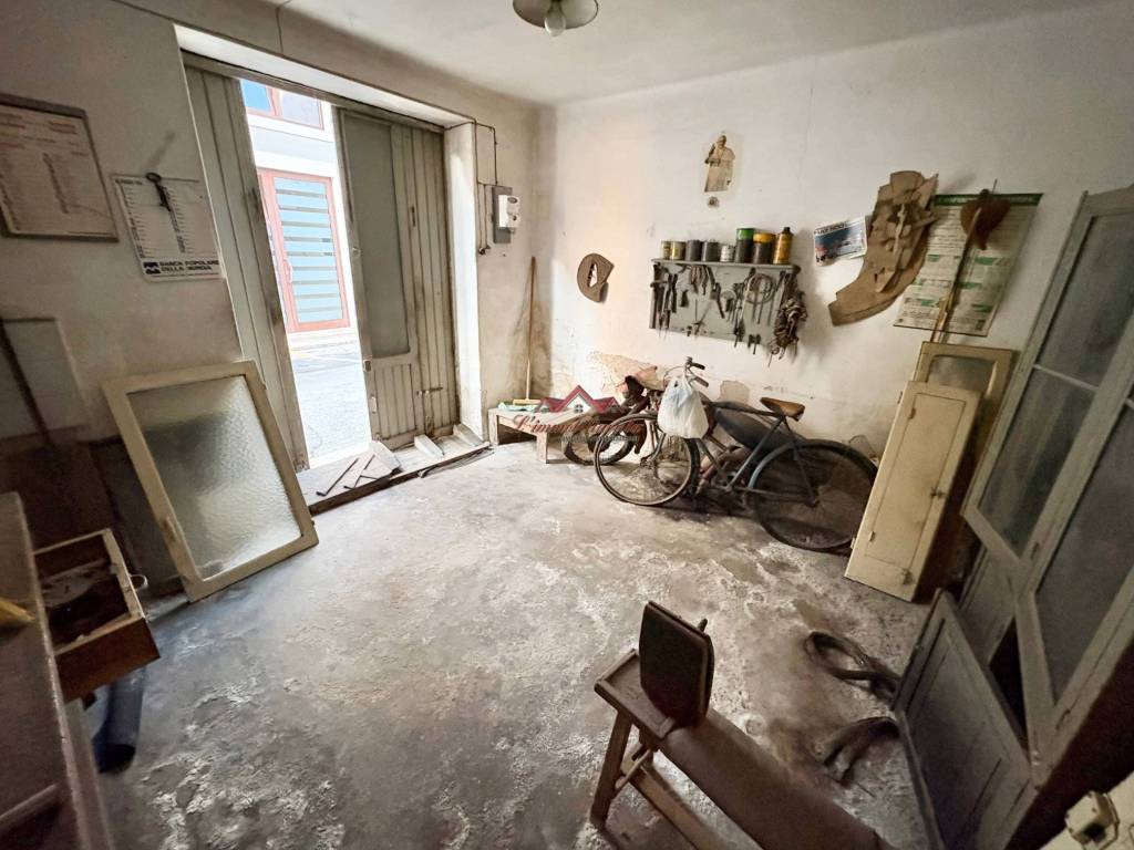 negozio in vendita a Modugno