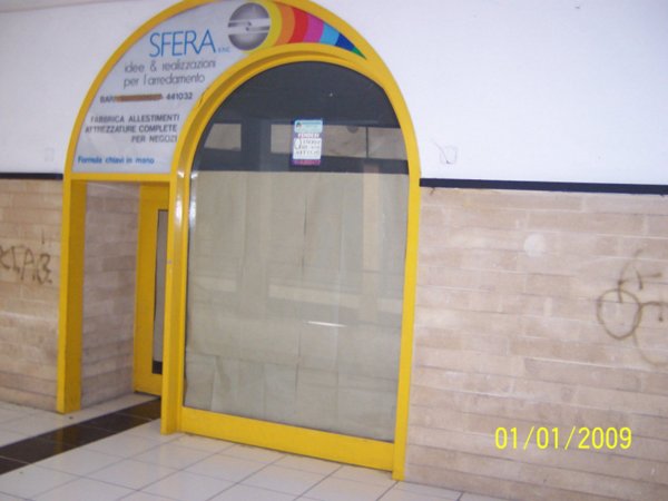 locale commerciale in vendita a Modugno