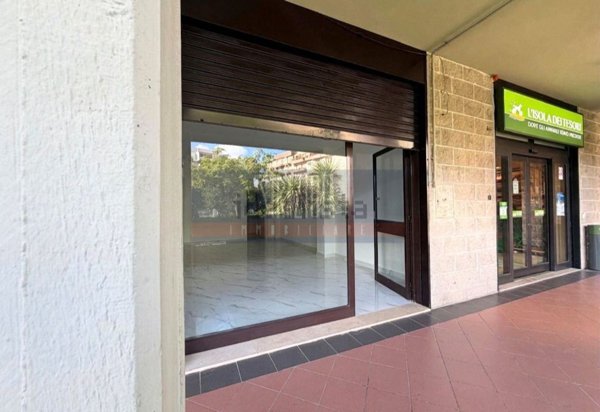 locale commerciale in vendita a Modugno