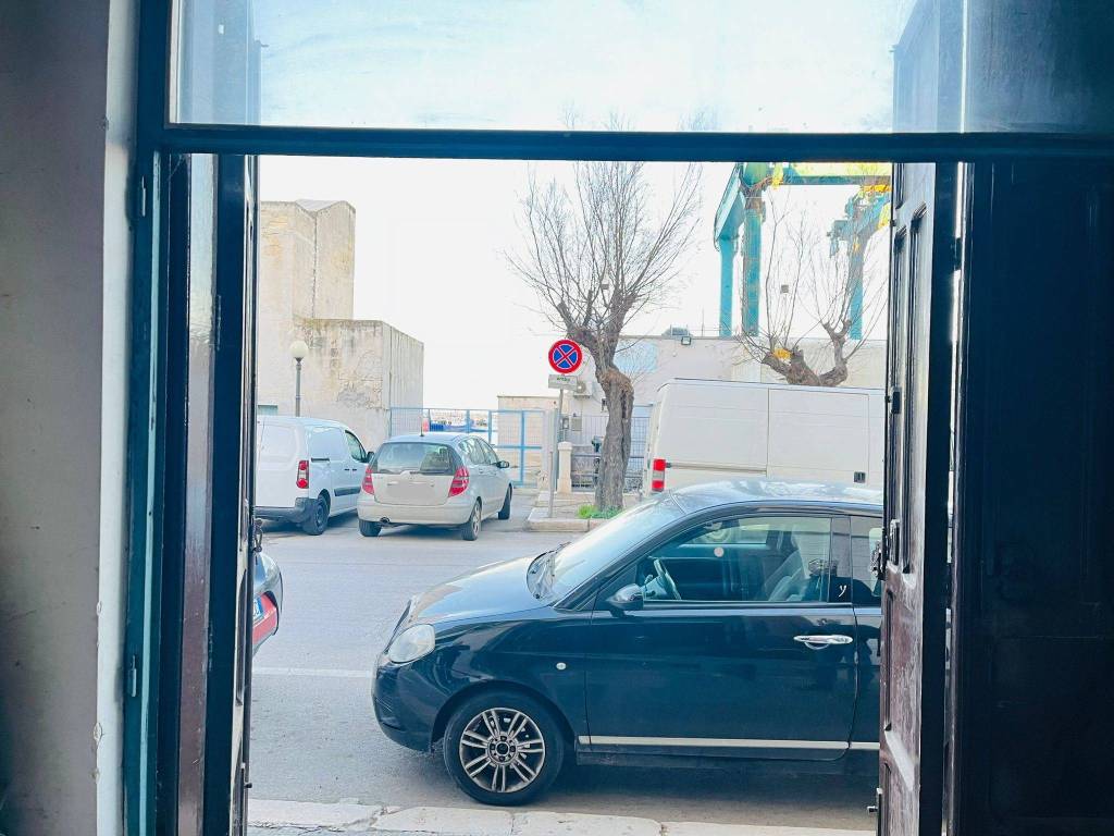 negozio in vendita a Mola di Bari