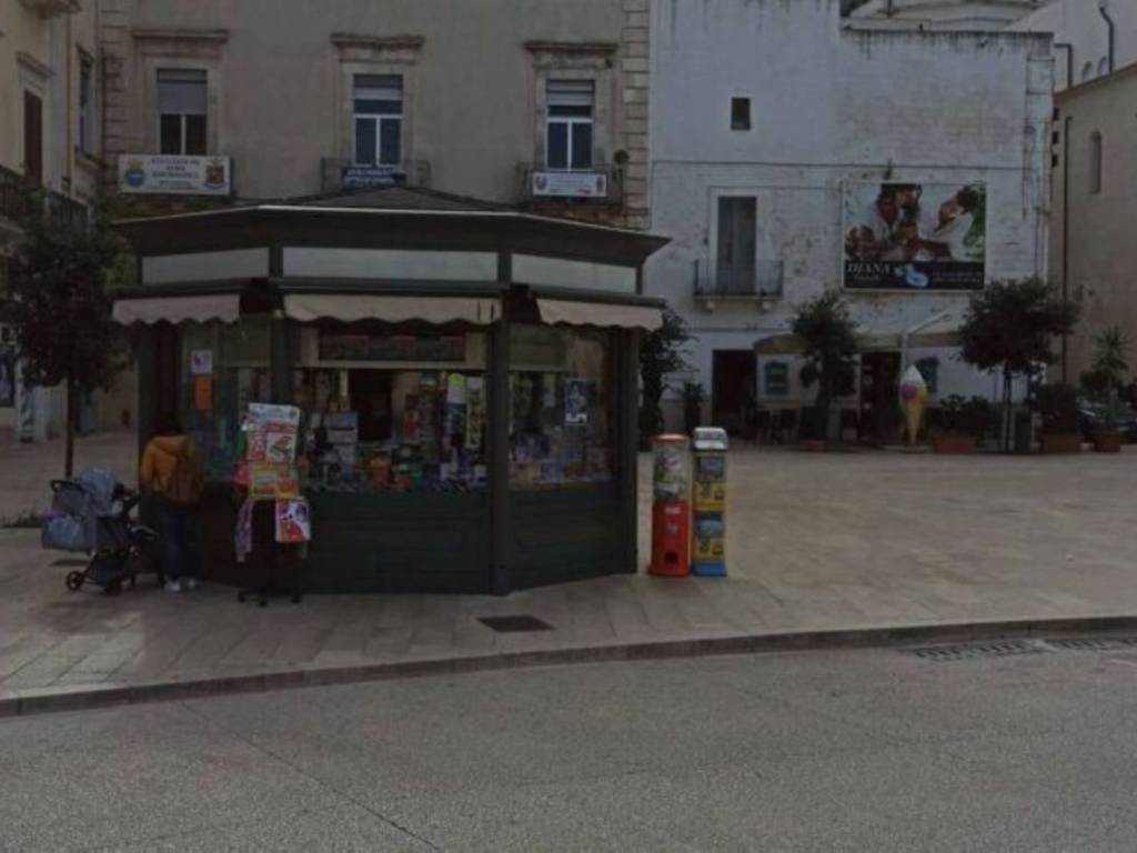 negozio in vendita a Mola di Bari