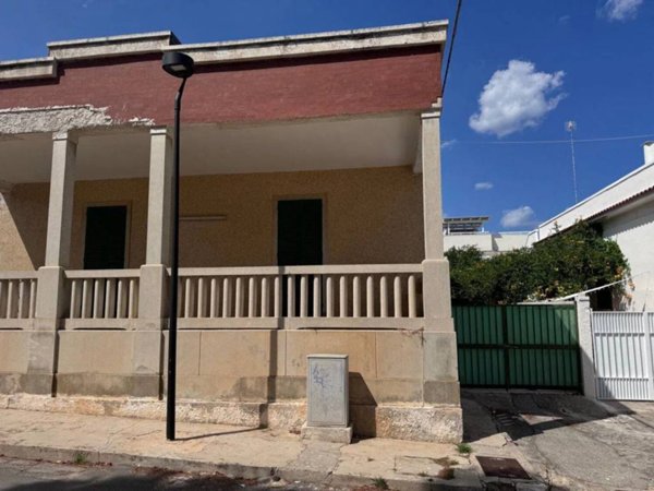 casa indipendente in vendita a Mola di Bari in zona Cozze