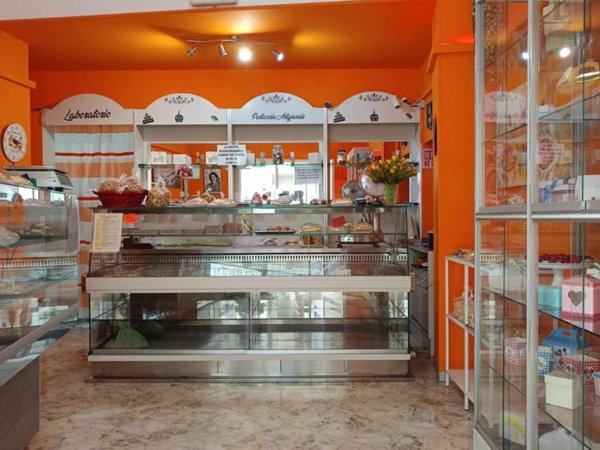 negozio in vendita a Mola di Bari