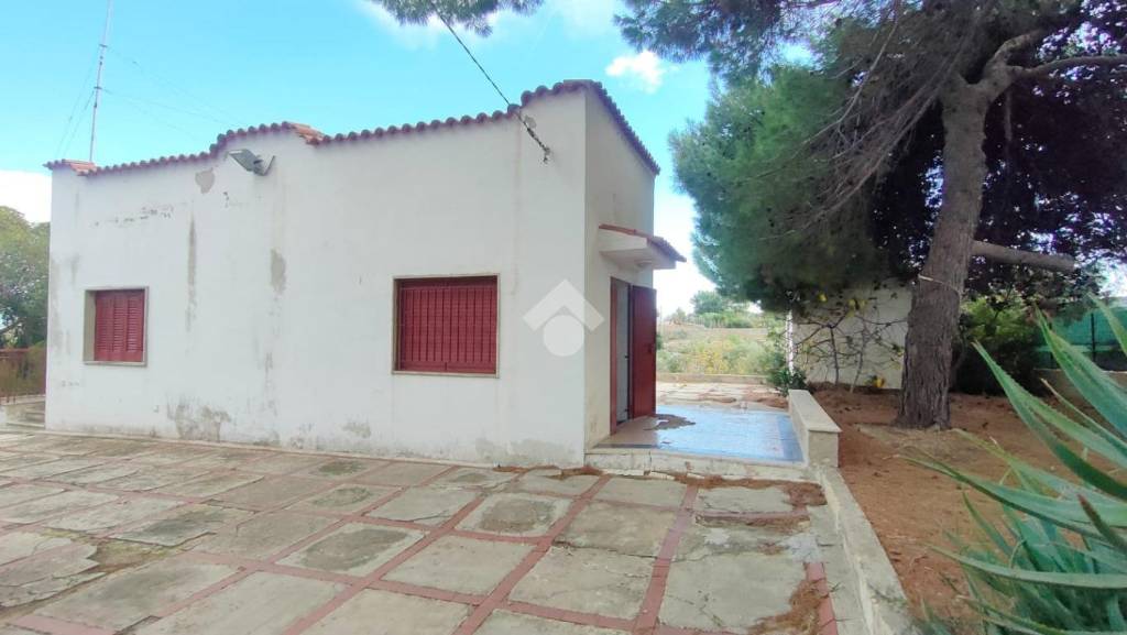 casa indipendente in vendita a Mola di Bari in zona Cozze