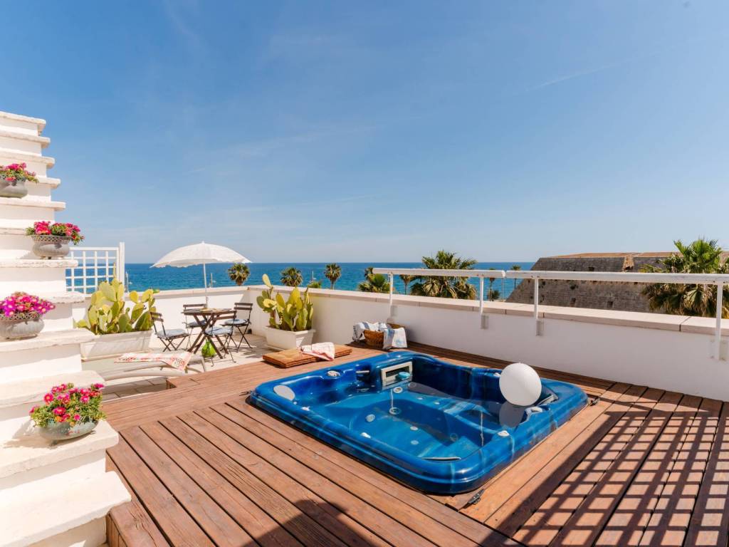 intera palazzina in vendita a Mola di Bari