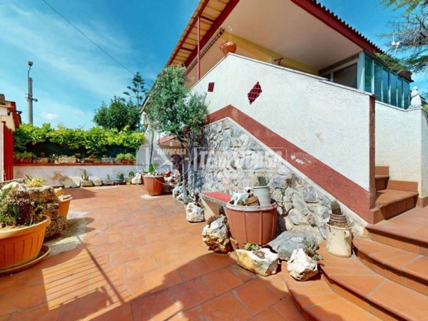 casa indipendente in vendita a Mola di Bari in zona Cozze