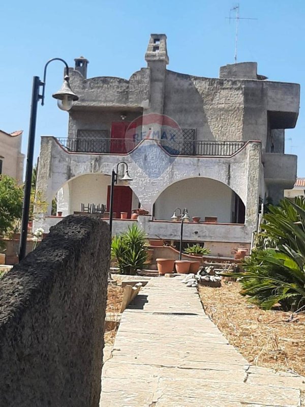 casa indipendente in vendita a Mola di Bari in zona Cozze