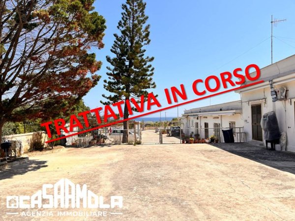 casa indipendente in vendita a Mola di Bari in zona Cozze
