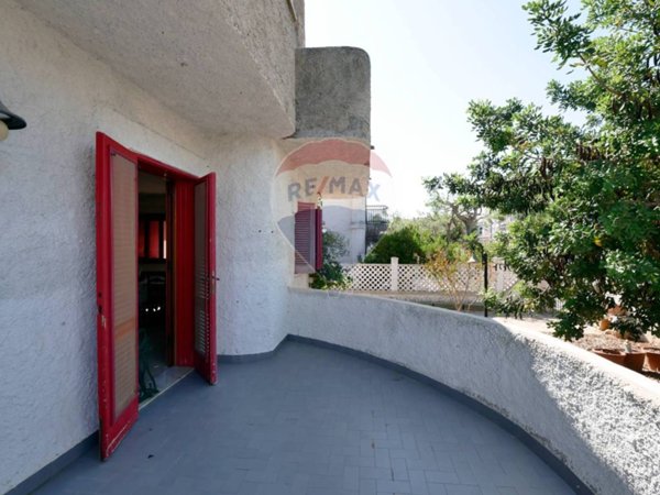 casa indipendente in vendita a Mola di Bari in zona Cozze