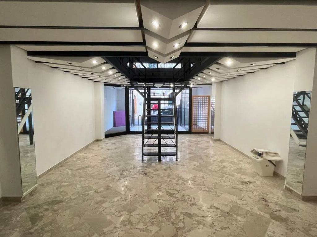 negozio in vendita a Mola di Bari