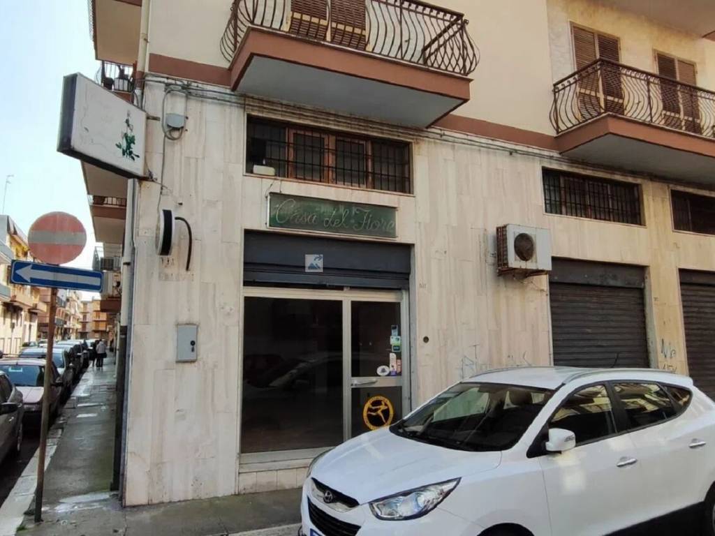negozio in vendita a Mola di Bari