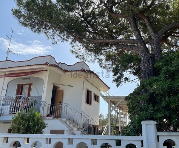 casa indipendente in vendita a Mola di Bari in zona Cozze