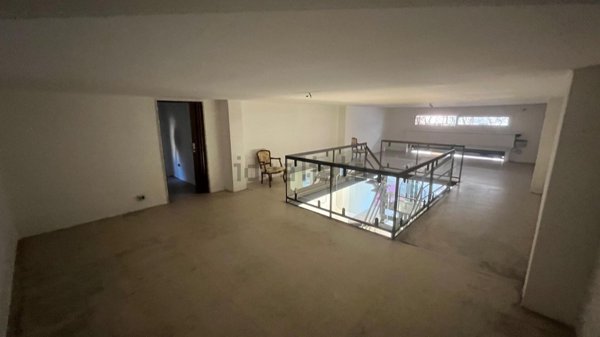 locale commerciale in vendita a Mola di Bari