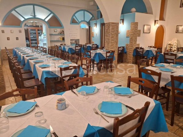 negozio in vendita a Mola di Bari