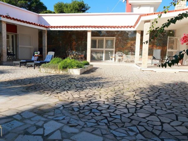 casa indipendente in vendita a Mola di Bari in zona Cozze