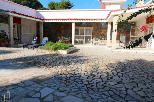 casa indipendente in vendita a Mola di Bari in zona Cozze