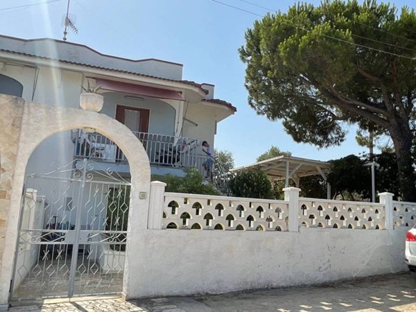 casa indipendente in vendita a Mola di Bari in zona Cozze