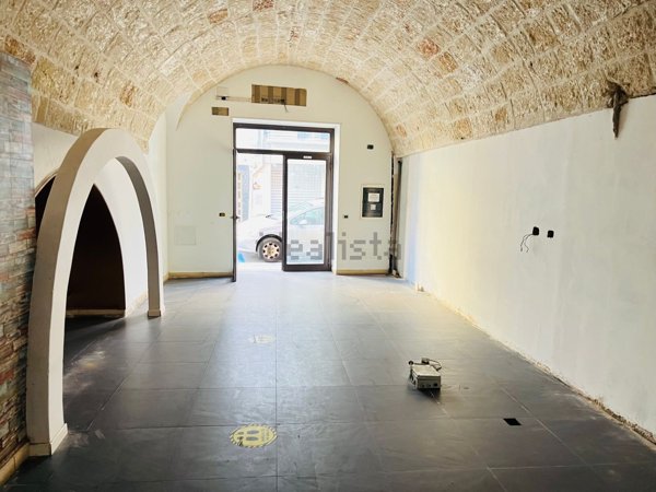 locale commerciale in vendita a Mola di Bari