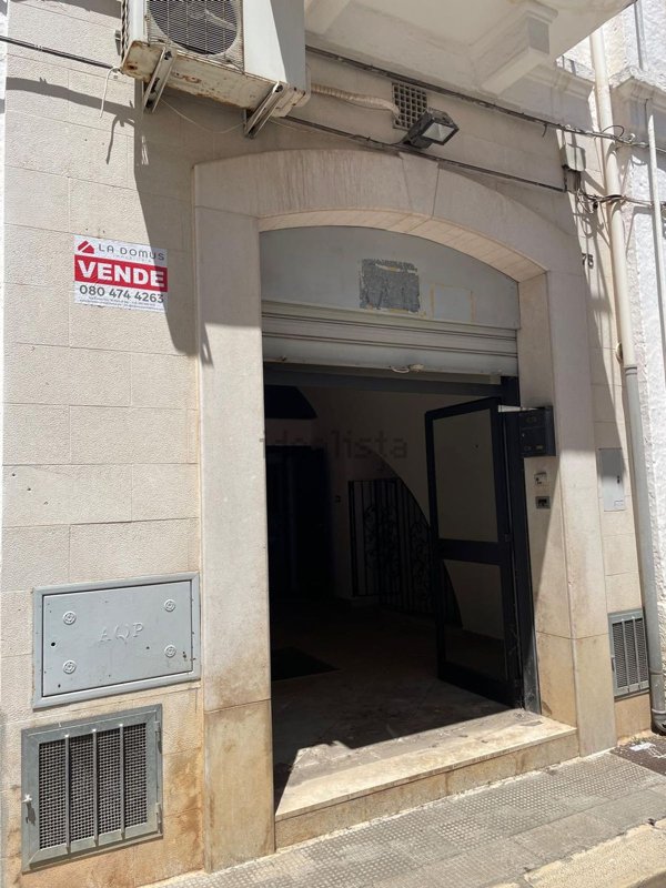 locale commerciale in vendita a Mola di Bari