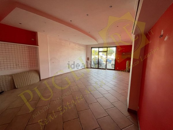 locale commerciale in vendita a Mola di Bari