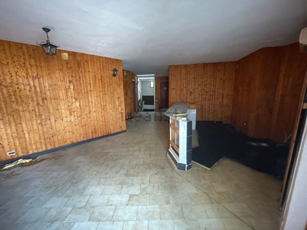 locale commerciale in vendita a Mola di Bari