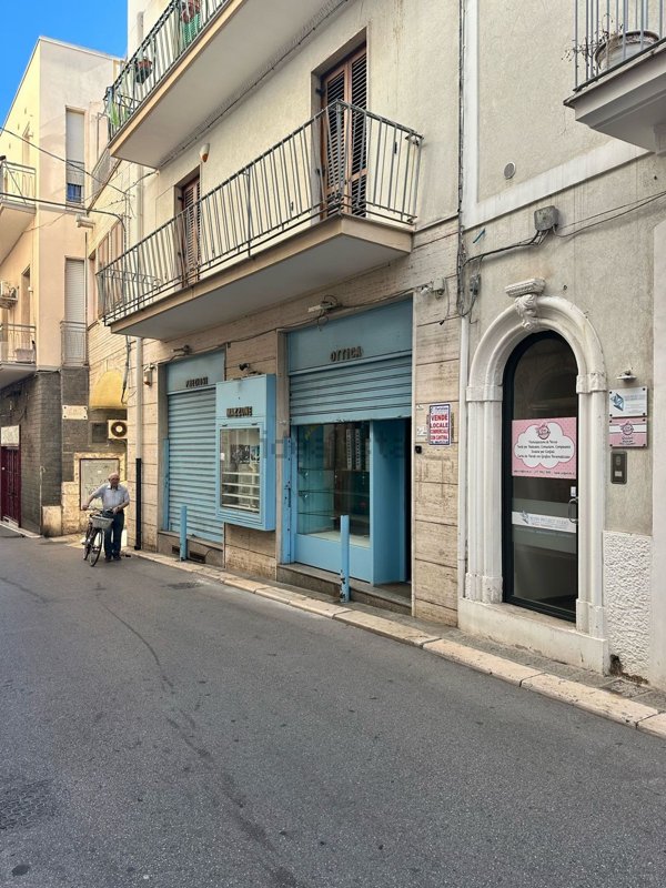 locale commerciale in vendita a Mola di Bari
