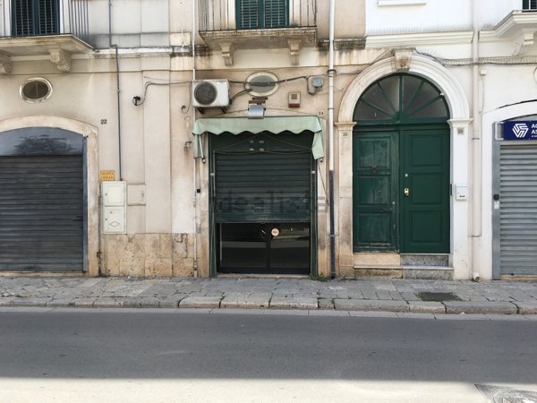 locale commerciale in vendita a Mola di Bari