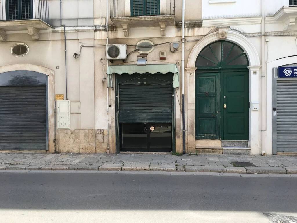 negozio in vendita a Mola di Bari