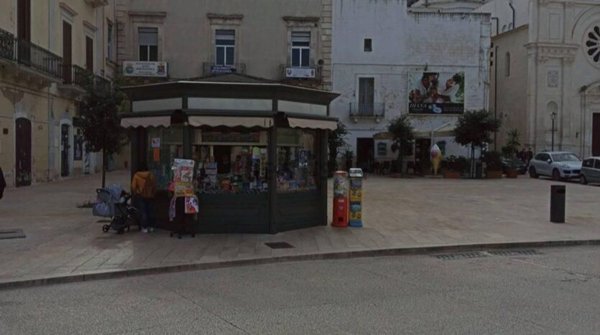 negozio in vendita a Mola di Bari