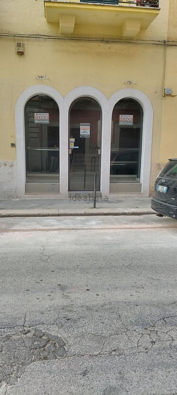locale commerciale in vendita a Mola di Bari