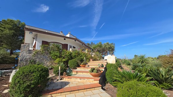 casa indipendente in vendita a Mola di Bari