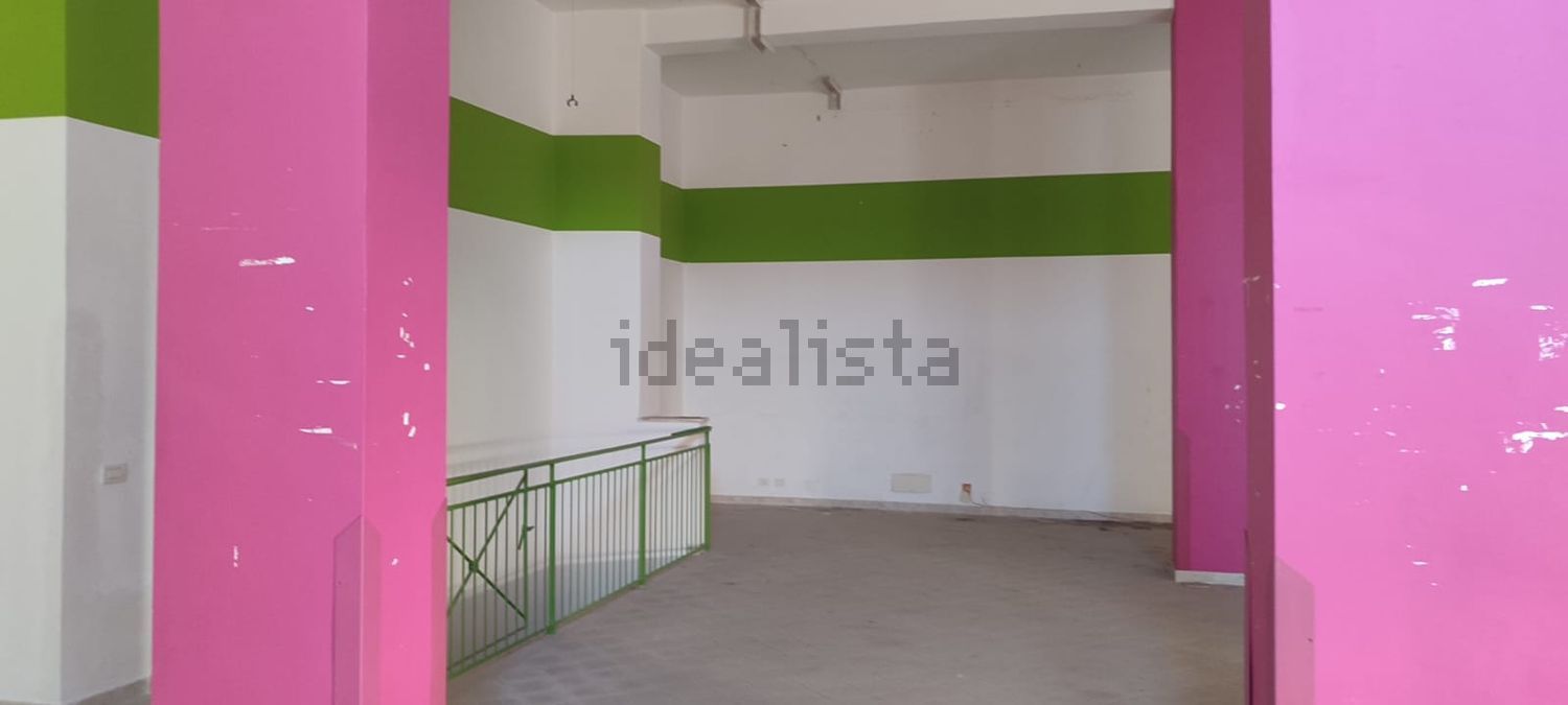 locale commerciale in vendita a Mola di Bari