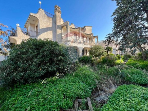 casa indipendente in vendita a Mola di Bari in zona Cozze