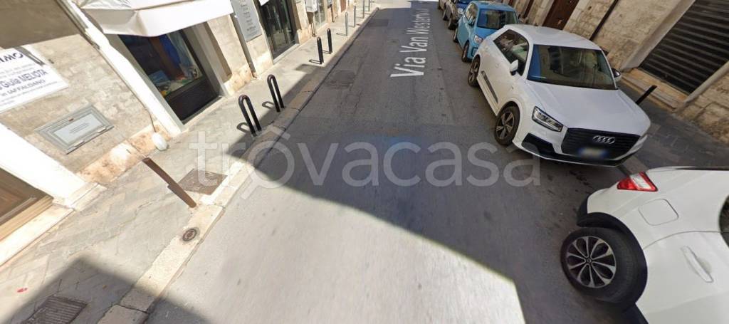 negozio in vendita a Mola di Bari