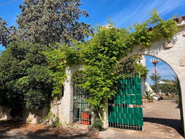 casa indipendente in vendita a Mola di Bari in zona Cozze