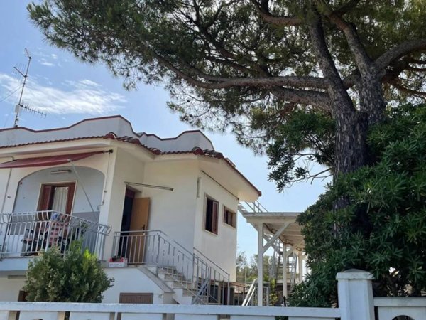 casa indipendente in vendita a Mola di Bari in zona Cozze