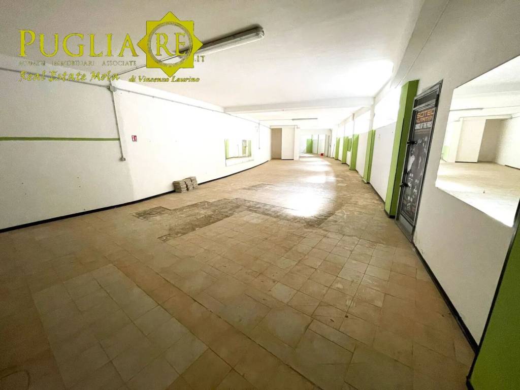 negozio in vendita a Mola di Bari