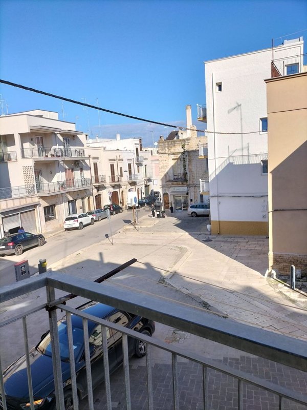 esavano in vendita a Mola di Bari