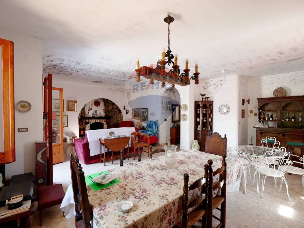 casa indipendente in vendita a Mola di Bari in zona Cozze