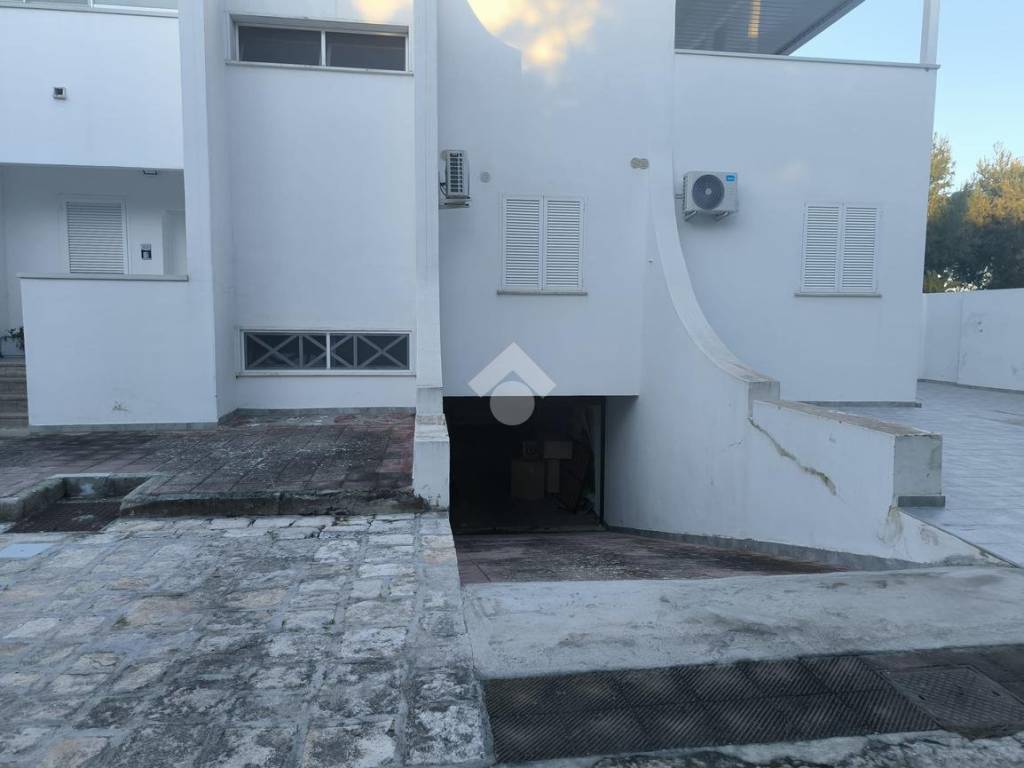 locale commerciale in vendita a Mola di Bari in zona Cozze