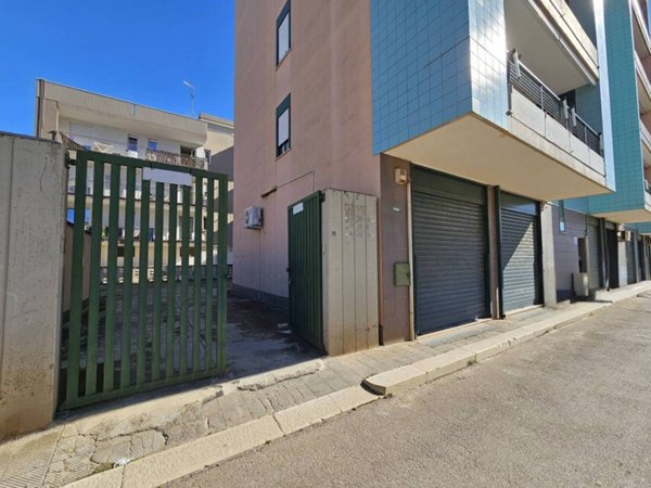 negozio in vendita a Mola di Bari