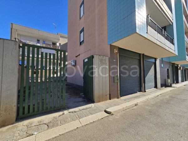 negozio in vendita a Mola di Bari