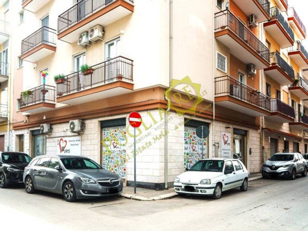 negozio in vendita a Mola di Bari