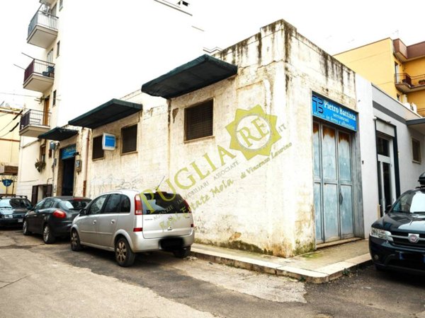 negozio in vendita a Mola di Bari