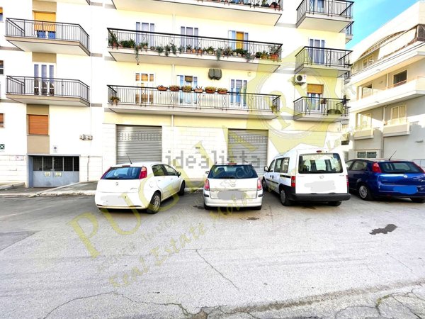 locale commerciale in vendita a Mola di Bari