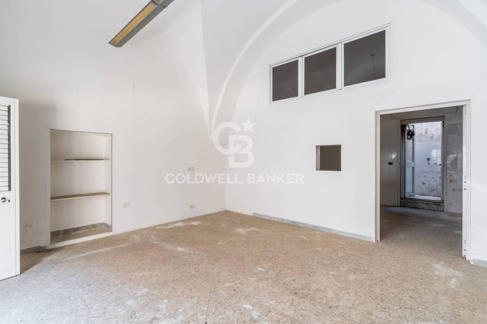 locale commerciale in vendita a Mola di Bari