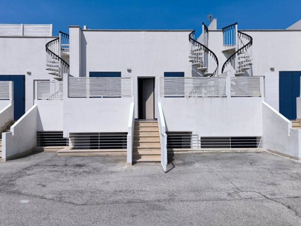 casa indipendente in vendita a Mola di Bari in zona Cozze